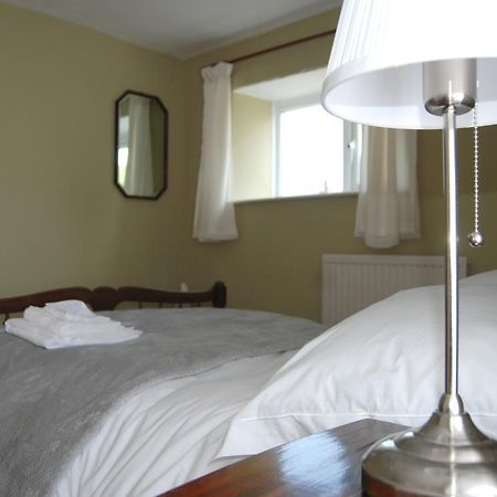 The Fforest Inn Llanfihangel-nant-Melan Esterno foto