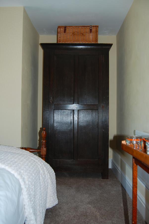 The Fforest Inn Llanfihangel-nant-Melan Esterno foto