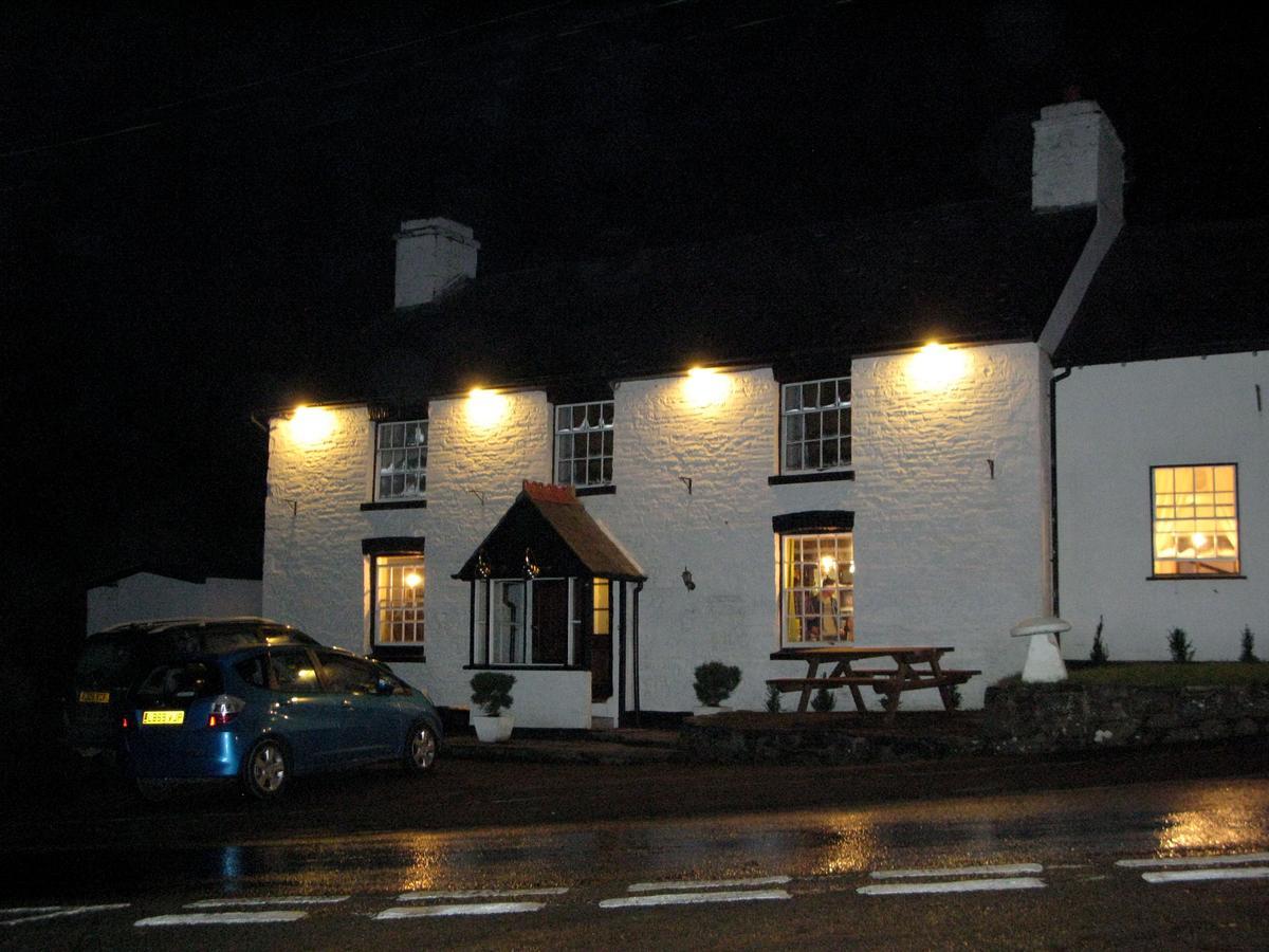 The Fforest Inn Llanfihangel-nant-Melan Esterno foto